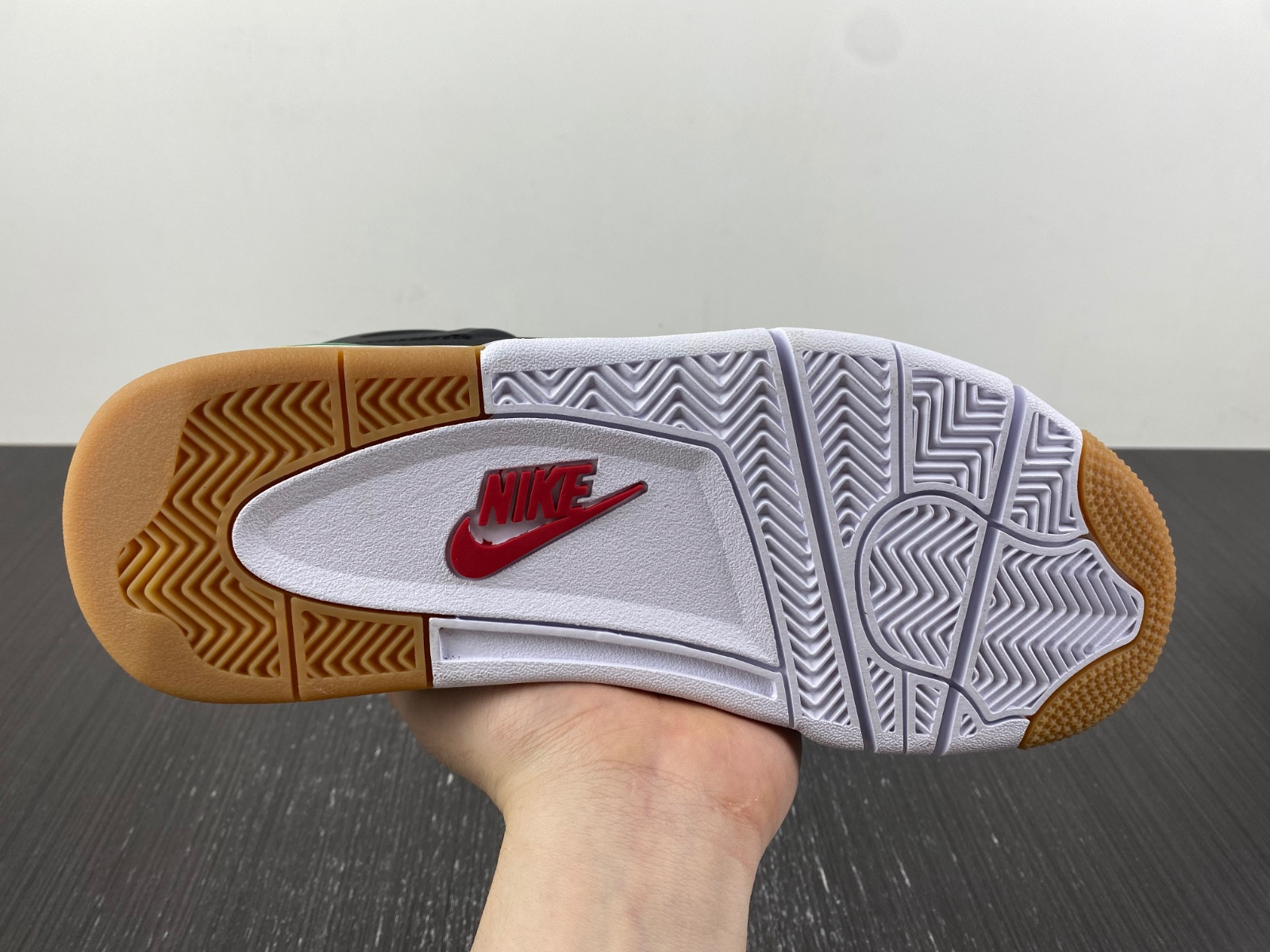 NIKE SB X AIR JORDAN 4 DR5415-030