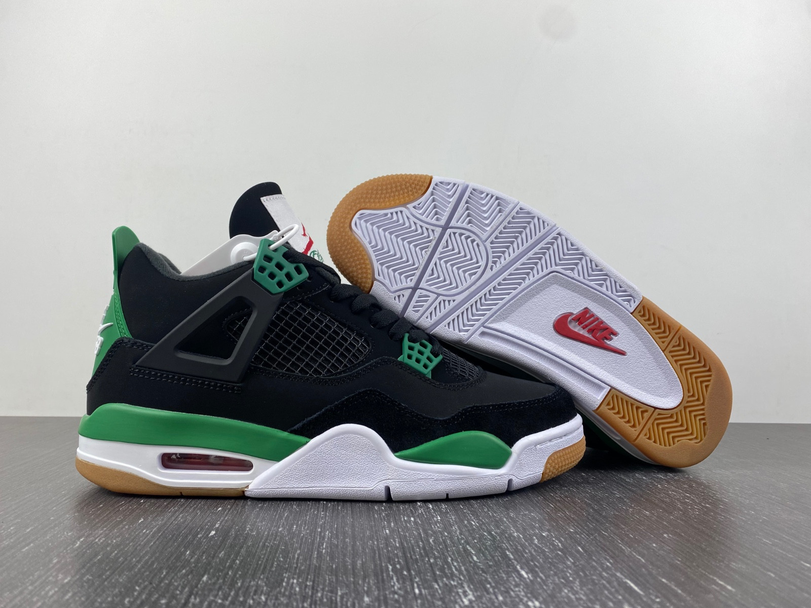 NIKE SB X AIR JORDAN 4 DR5415-030