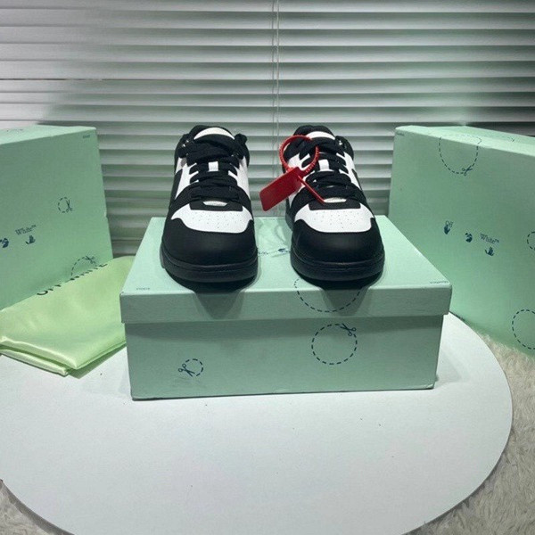 Off-White c/o Virgil Abloh