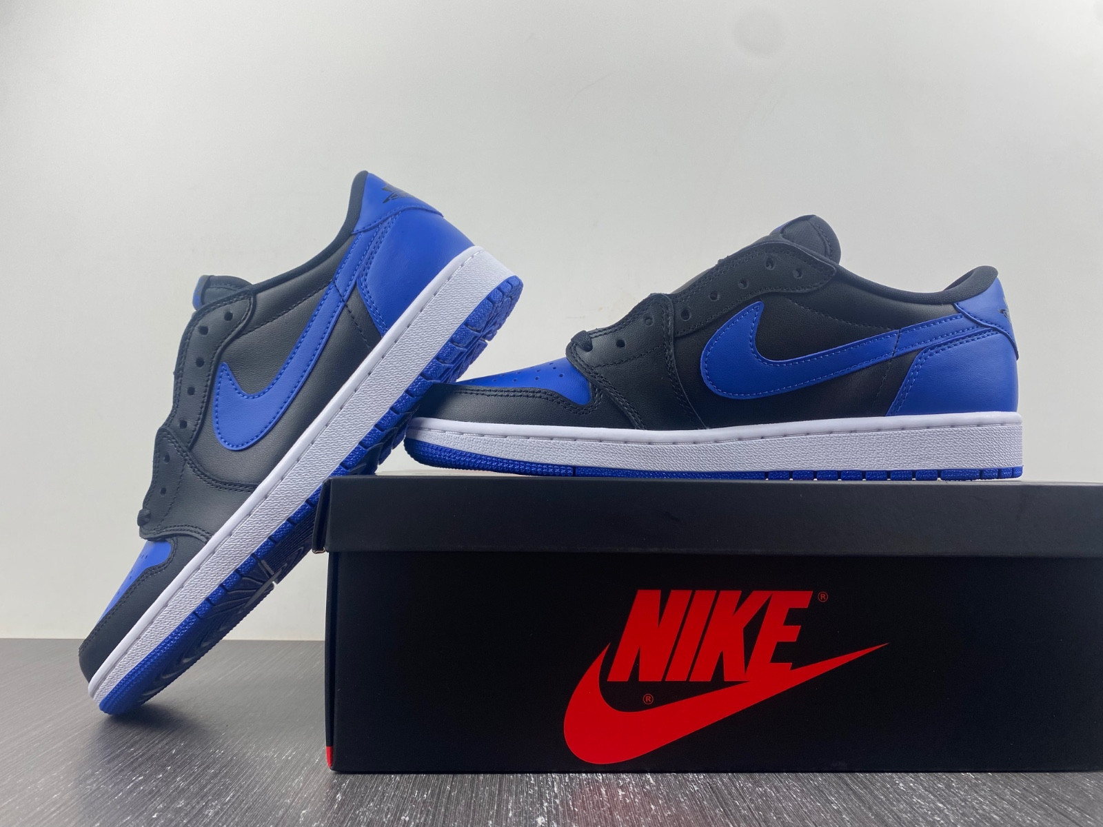 Jordan 1 Retro Low Royal (2015) - 705329-004