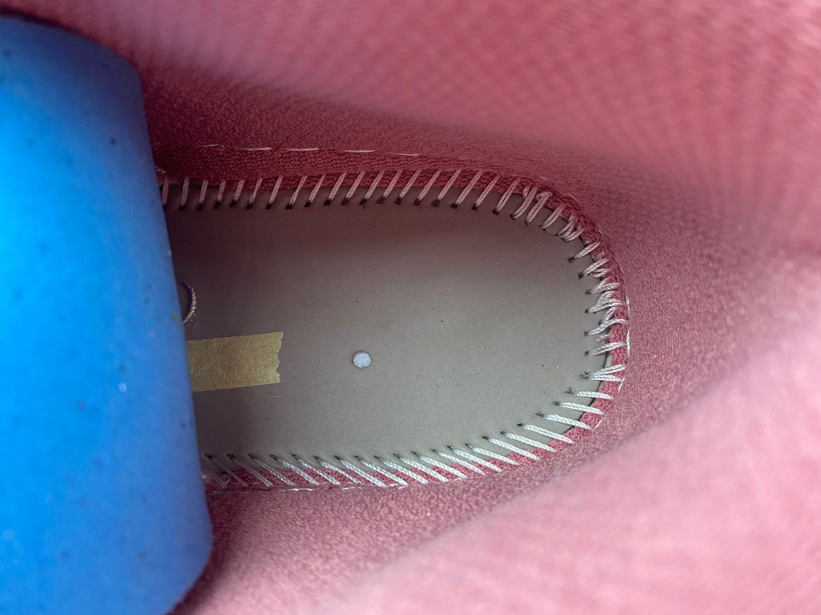 Jordan 1 Mid Valentine