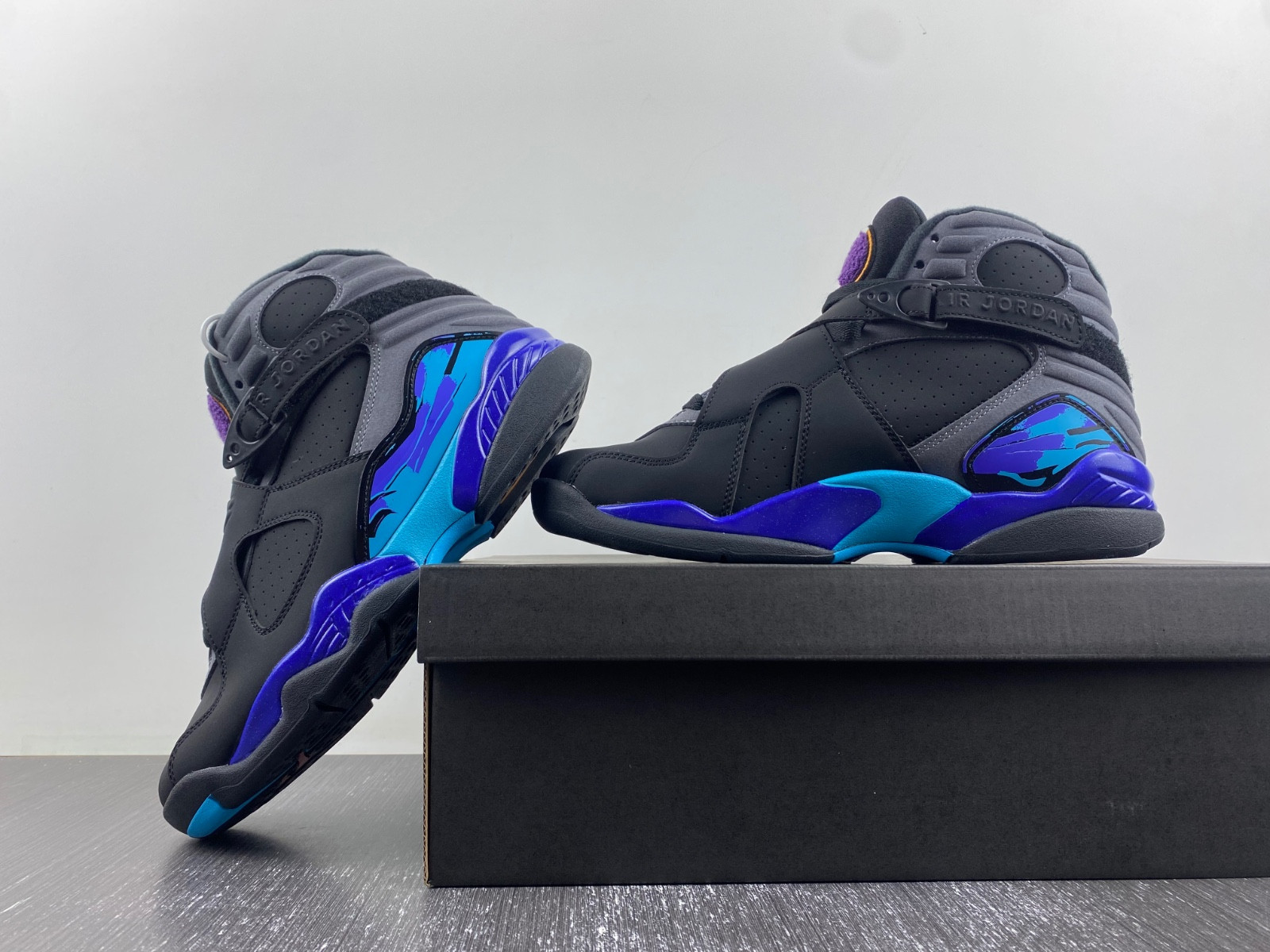 Air Jordan 8 Retro