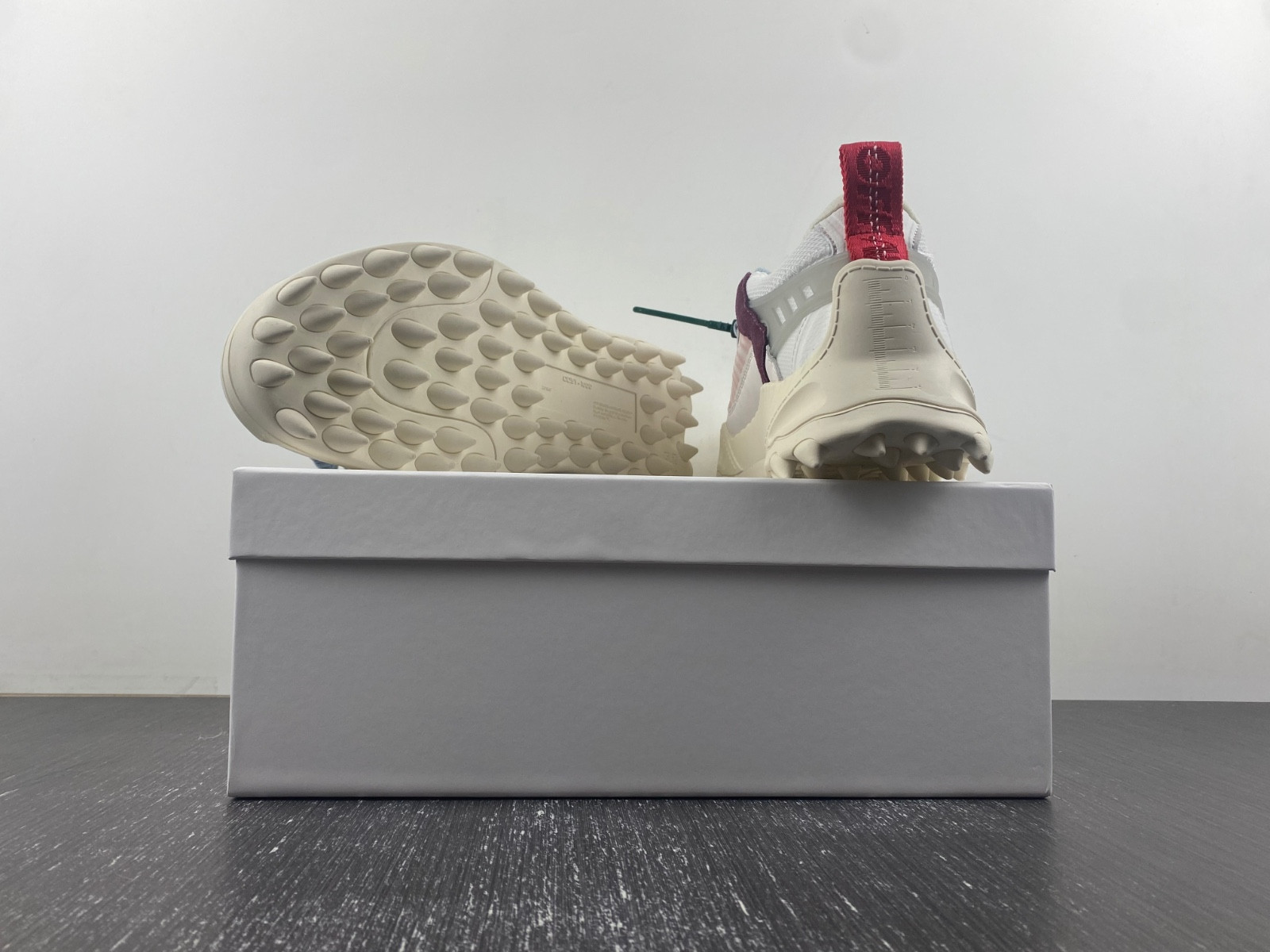 OW C/O ODSY-1000 SPORTS SHOES