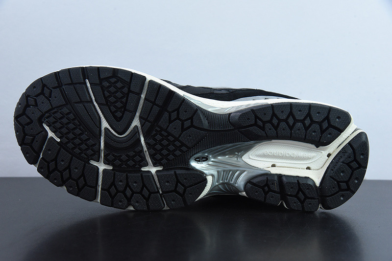 BAPE x New Balance 2002R 