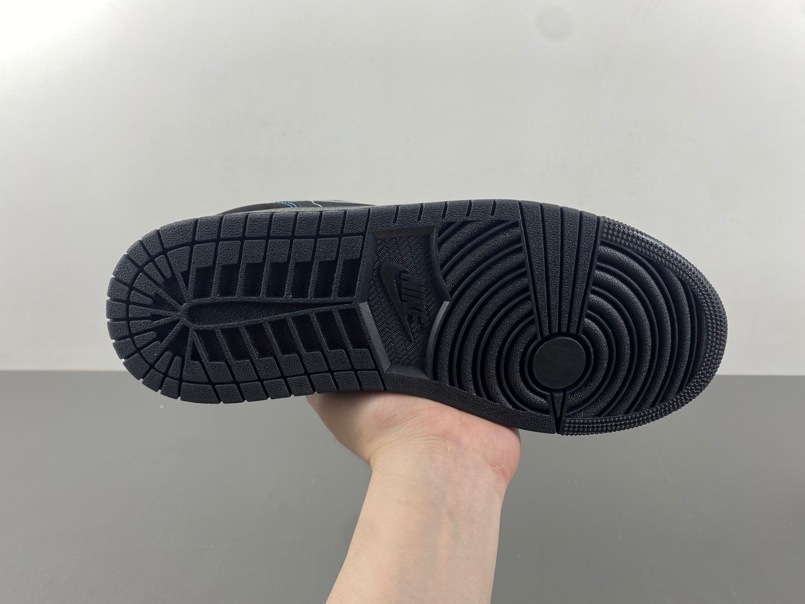 AIR JORDAN 1 PHAT LOW