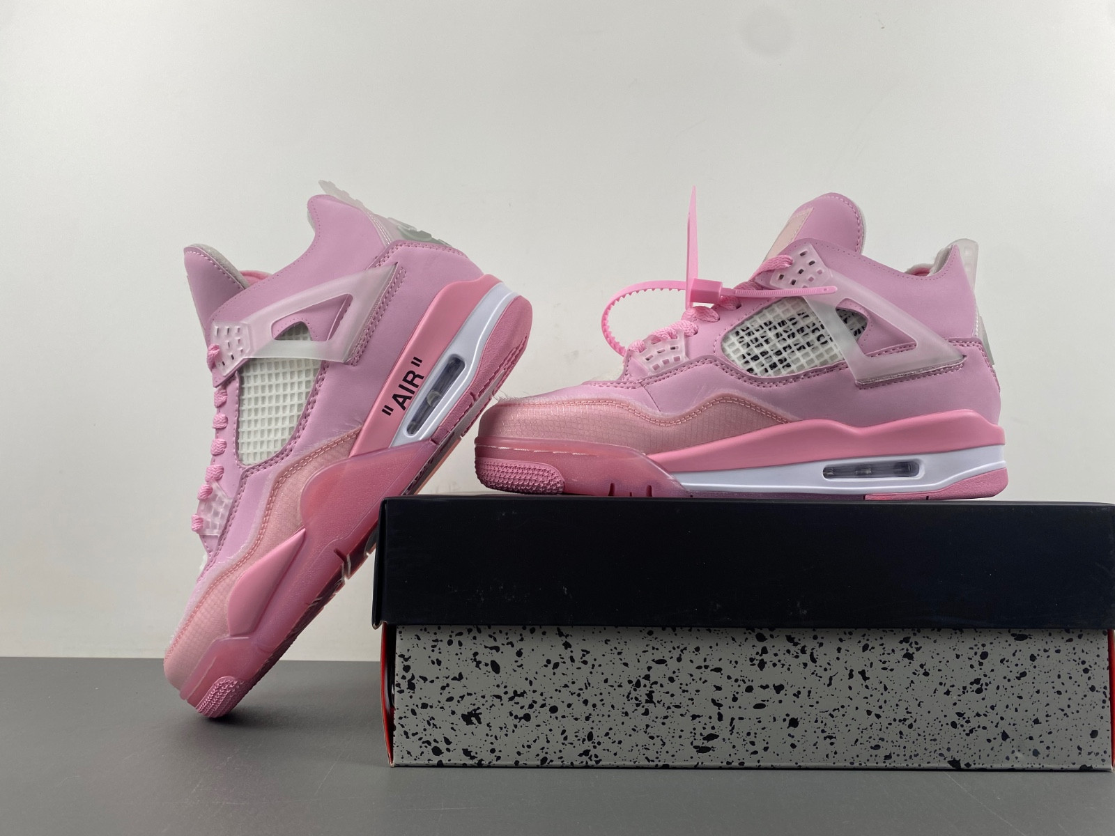 JORDAN 4 RETRO X OW PINK