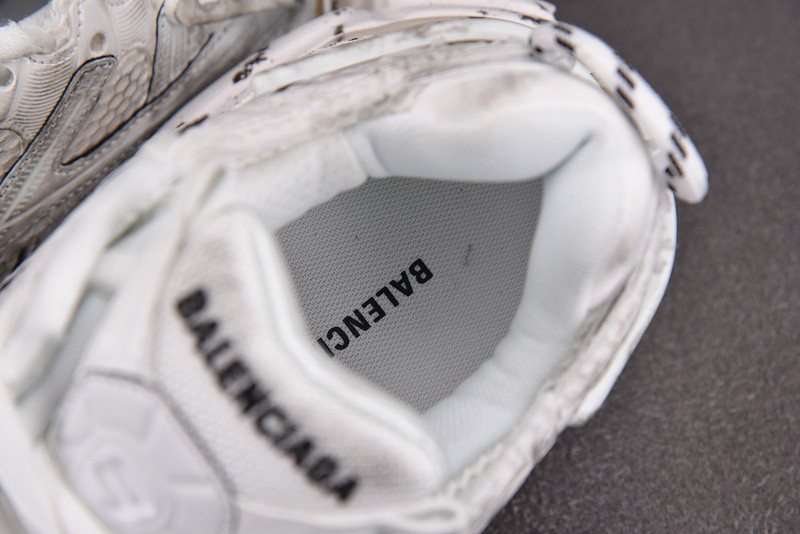 Ba*len*cia*ga runner 656065-w3ra9-9001 (it’s not the same as the previous one!)