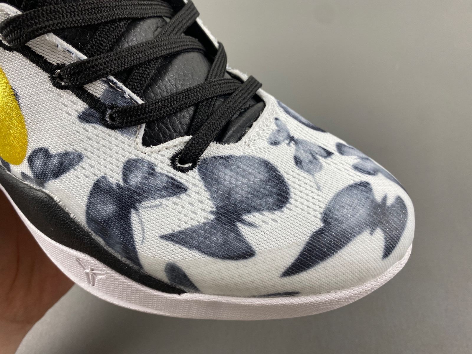 Nike Kobe 8 Protro White Metallic Gold FV6325-100